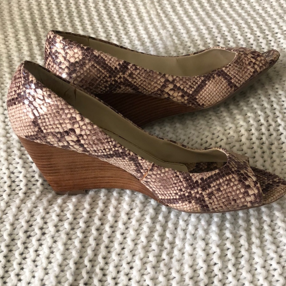 Snake Print Wedges - Picture 3 of 4